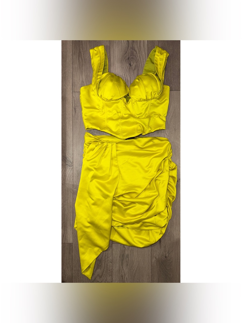 Pre-Owned Pretty Little Thing Satin Ruched Corset Skirt Set Chartreuse Size 12